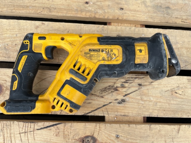 1135598-8 DeWalt tool kit 18V