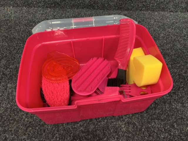 1263384-2 Rumor box with brushes