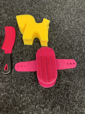 1263384-9 Rumor box with brushes