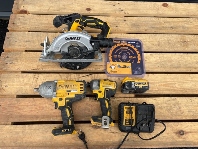 1135601-1 DeWalt tool kit 18V