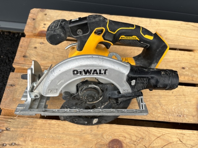 1135601-2 DeWalt tool kit 18V