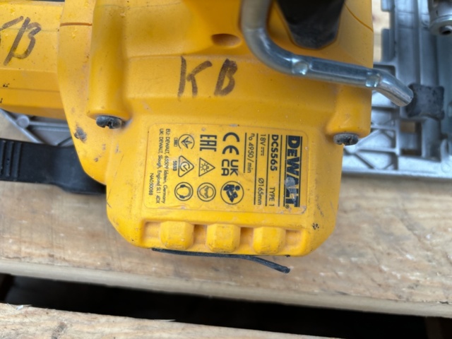 1135601-4 DeWalt tool kit 18V