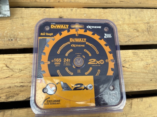 1135601-5 DeWalt tool kit 18V