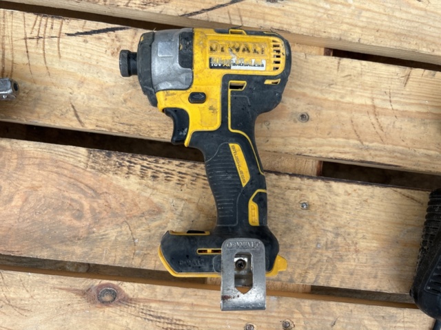 1135601-8 DeWalt tool kit 18V