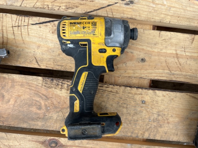 1135601-9 DeWalt tool kit 18V