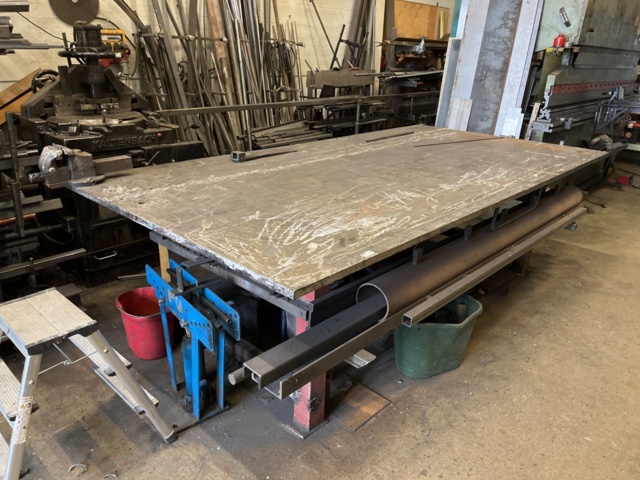 1240330-6 Welding table with vise &amp; storage underneath