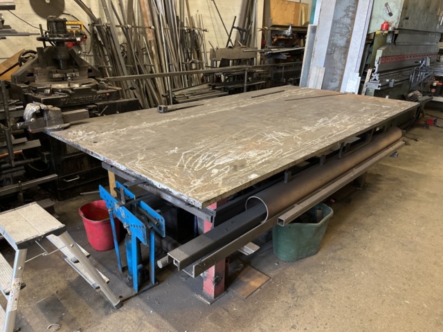 1240330-1 Welding table with vise &amp; storage underneath