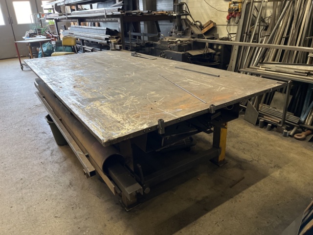 1240330-5 Welding table with vise &amp; storage underneath