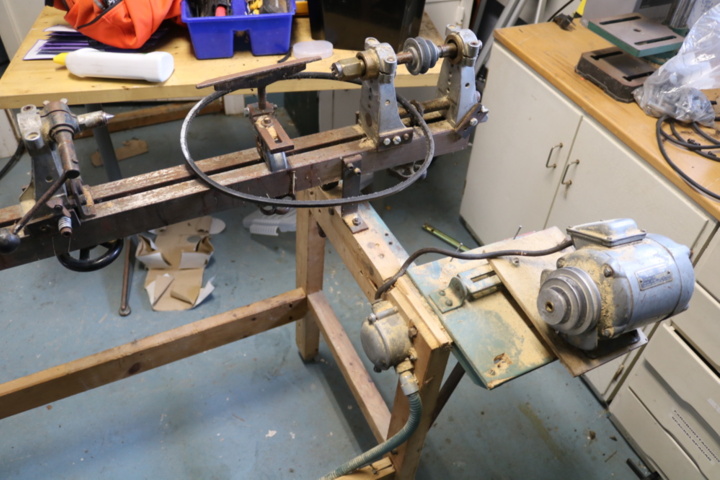 1257516-1 Older wood lathe