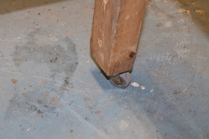 1257516-3 Older wood lathe