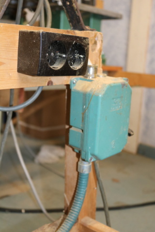 1257516-4 Older wood lathe