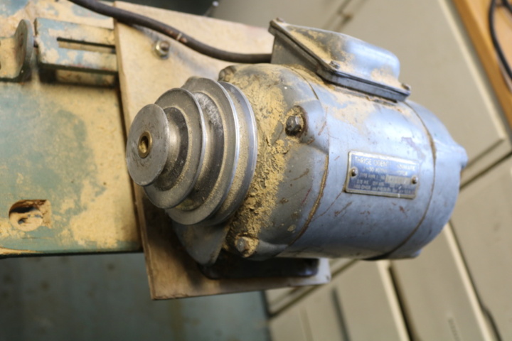 1257516-8 Older wood lathe