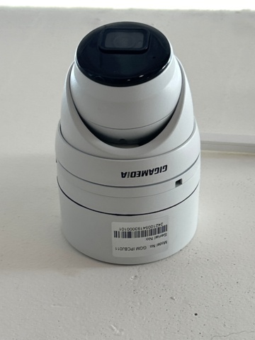 1225115-8 Surveillance system with 10 cameras and recording box - Gigamedia