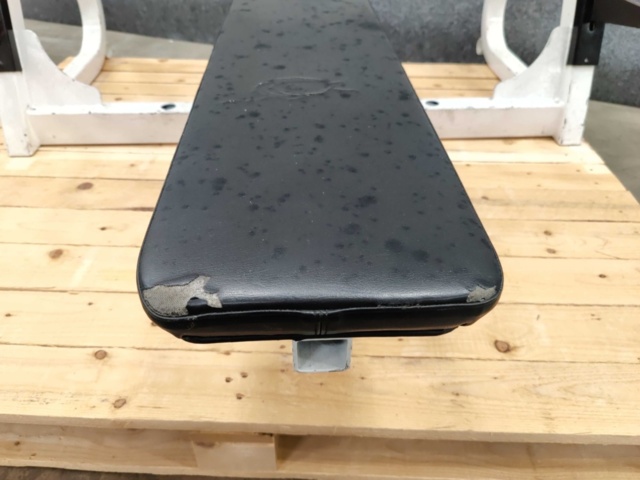 1264918-6 Bench press position