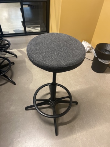 1243381-3 Conference table with 7 stools