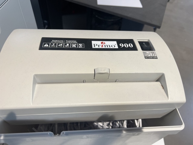 1243431-8 Printer with toner and shredder - HP Color LaserJet CP5225