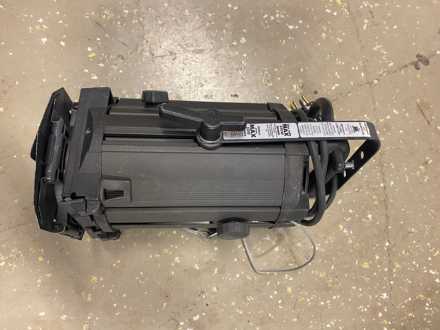 1068987-2 Selecon Acclaim Fresnel 650w 18pcs