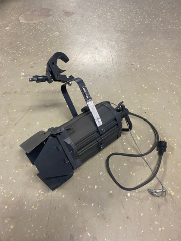 1068987-4 Selecon Acclaim Fresnel 650w 18pcs