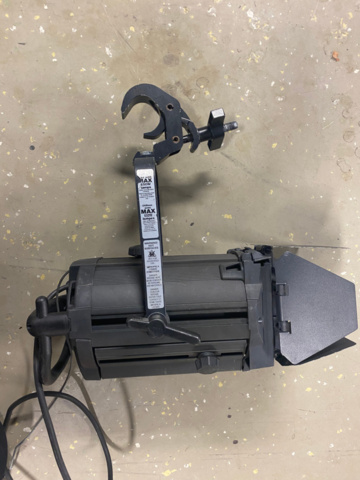 1068987-5 Selecon Acclaim Fresnel 650w 18pcs