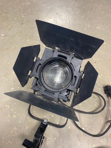 1068987-6 Selecon Acclaim Fresnel 650w 18pcs