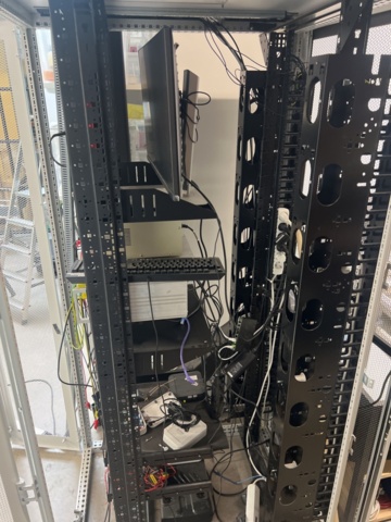 1244732-5 Server rack with test equipment for electricity