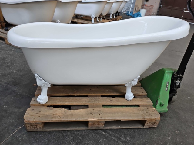 1264593-1 Kristoffer white Bathtub with lion paws sw366