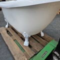 1264593-2 Kristoffer white Bathtub with lion paws sw366