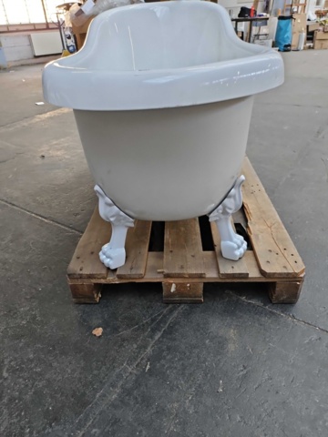 1264593-4 Kristoffer white Bathtub with lion paws sw366