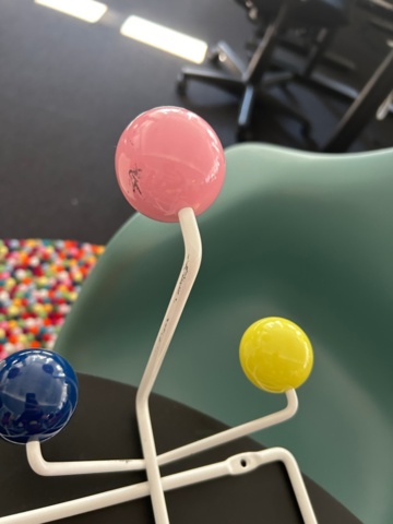 1250509-27 Table and 4 chairs Eames/Vitra - "DAR", carpet HAY