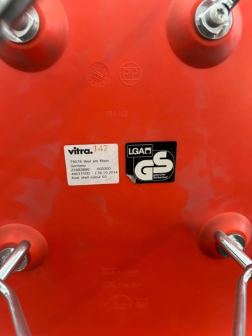 1250509-31 Table and 4 chairs Eames/Vitra - "DAR", carpet HAY