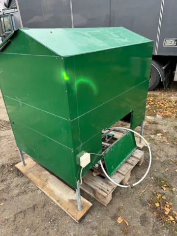 1199008-5 Golf ball machine with balls