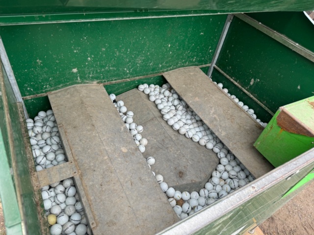 1199008-7 Golf ball machine with balls