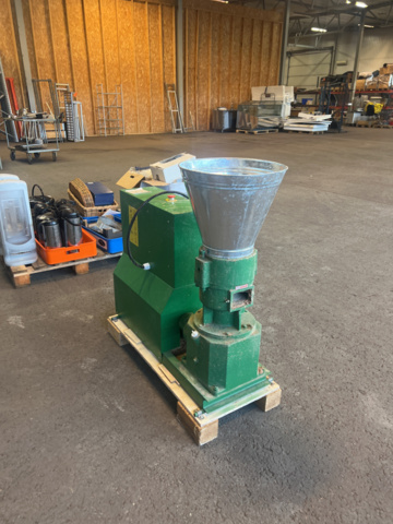 1270683-4 Pellet press SK-200E