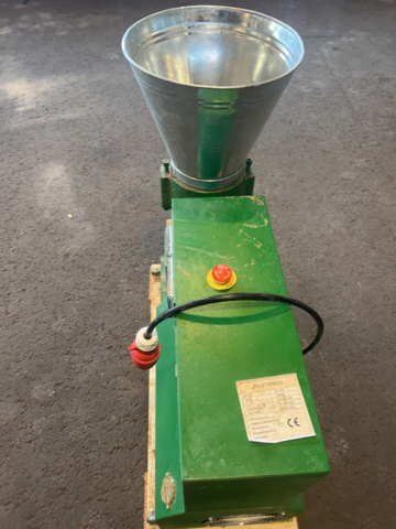 1270683-10 Pellet press SK-200E