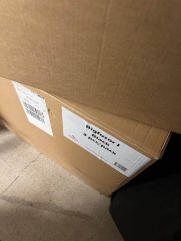 1248568-3 The storage room - Clothes hangers and various details