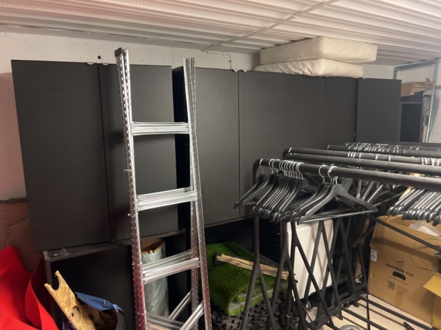 1248568-5 The storage room - Clothes hangers and various details