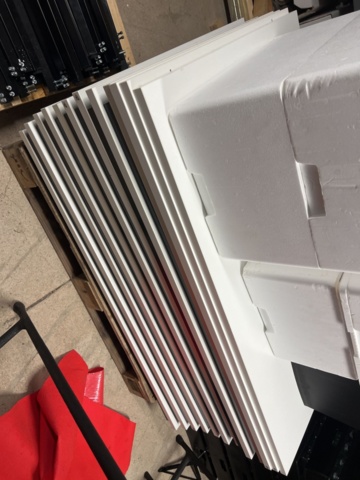 1248568-12 The storage room - Clothes hangers and various details