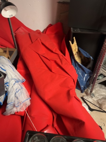 1248568-13 The storage room - Clothes hangers and various details