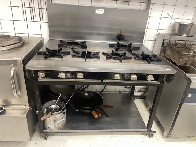 1226250-1 Rotoquip gas stove with 6 flames