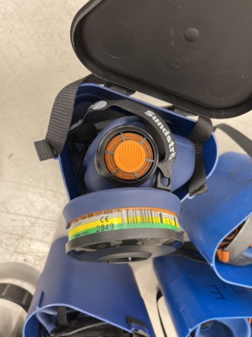 1269695-3 Samling med andningsmasker och hörselkåpor