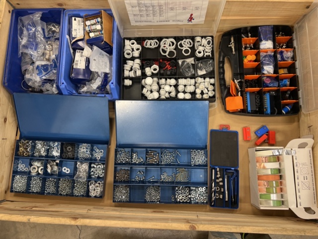 Assortment boxes with contents - PS Auction - We value the future ...