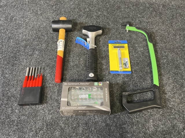 1272704-1 Hacksaw, chisel set, mandrel, rubber hammer, etc