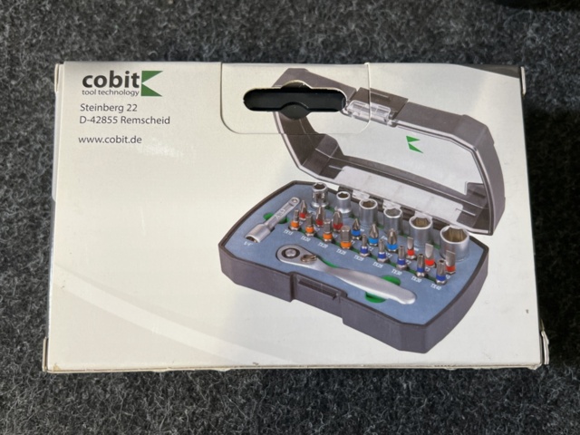 1272704-6 Hacksaw, chisel set, mandrel, rubber hammer, etc