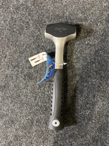 1272704-10 Hacksaw, chisel set, mandrel, rubber hammer, etc