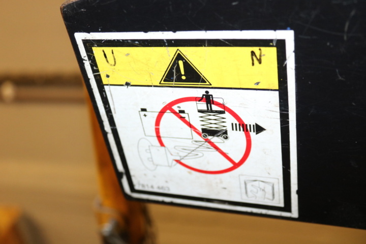 1265086-18 Scissor lift Haulotte Compact 10N (Renovation object)