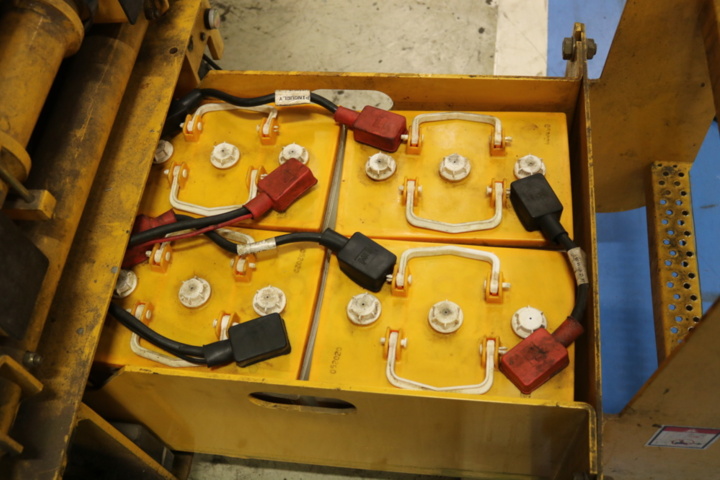 1265086-19 Scissor lift Haulotte Compact 10N (Renovation object)