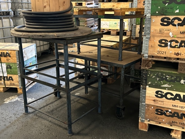 1249155-2 Material bench for pallets
