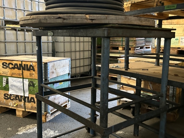 1249155-3 Material bench for pallets