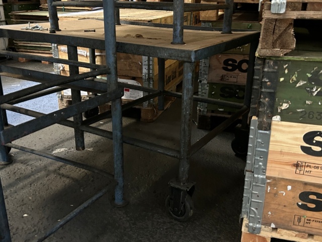 1249155-6 Material bench for pallets