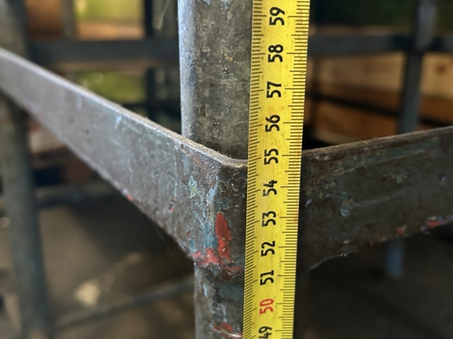 1249155-11 Material bench for pallets